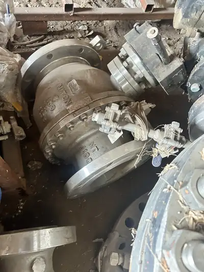 Ball valves in stock at S.K Trading & Co., Navi Mumbai — photo 1